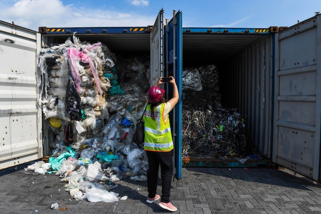 Malaysia to ship back hundreds of tons of plastic waste