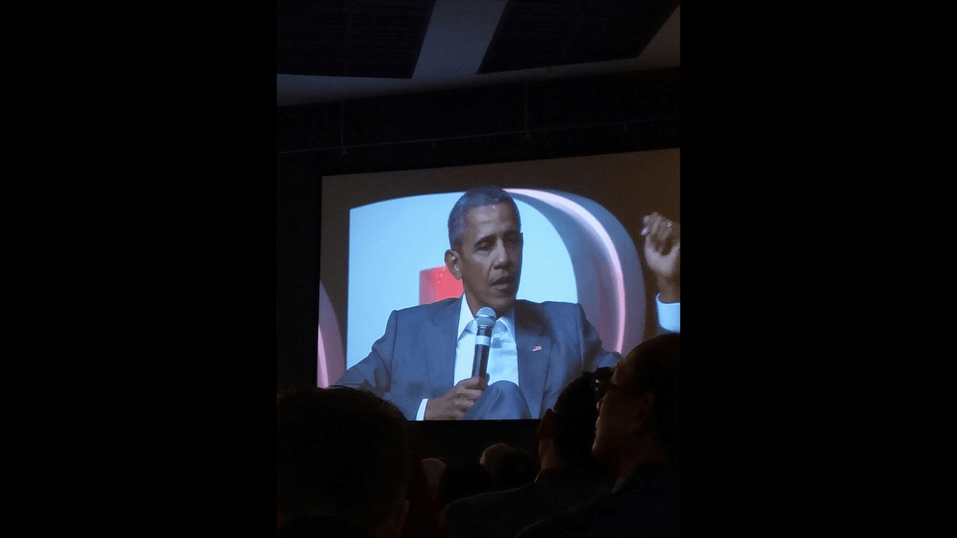 OBAMA. Mantan Presiden AS Barack Obama saat melakukan sesi tanya jawab di The Hall, Kota Kasablanka, Jakarta, pada 1 Juli 2017. Foto istimewa 