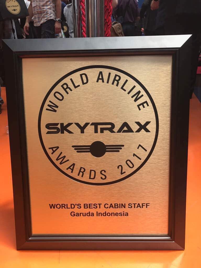 PENGHARGAAN. Maskapai Garuda Indonesia kembali diganjar penghargaan sebagai awak kabin terbaik di dunia. Foto diambil dari akun @IndonesiaGaruda 