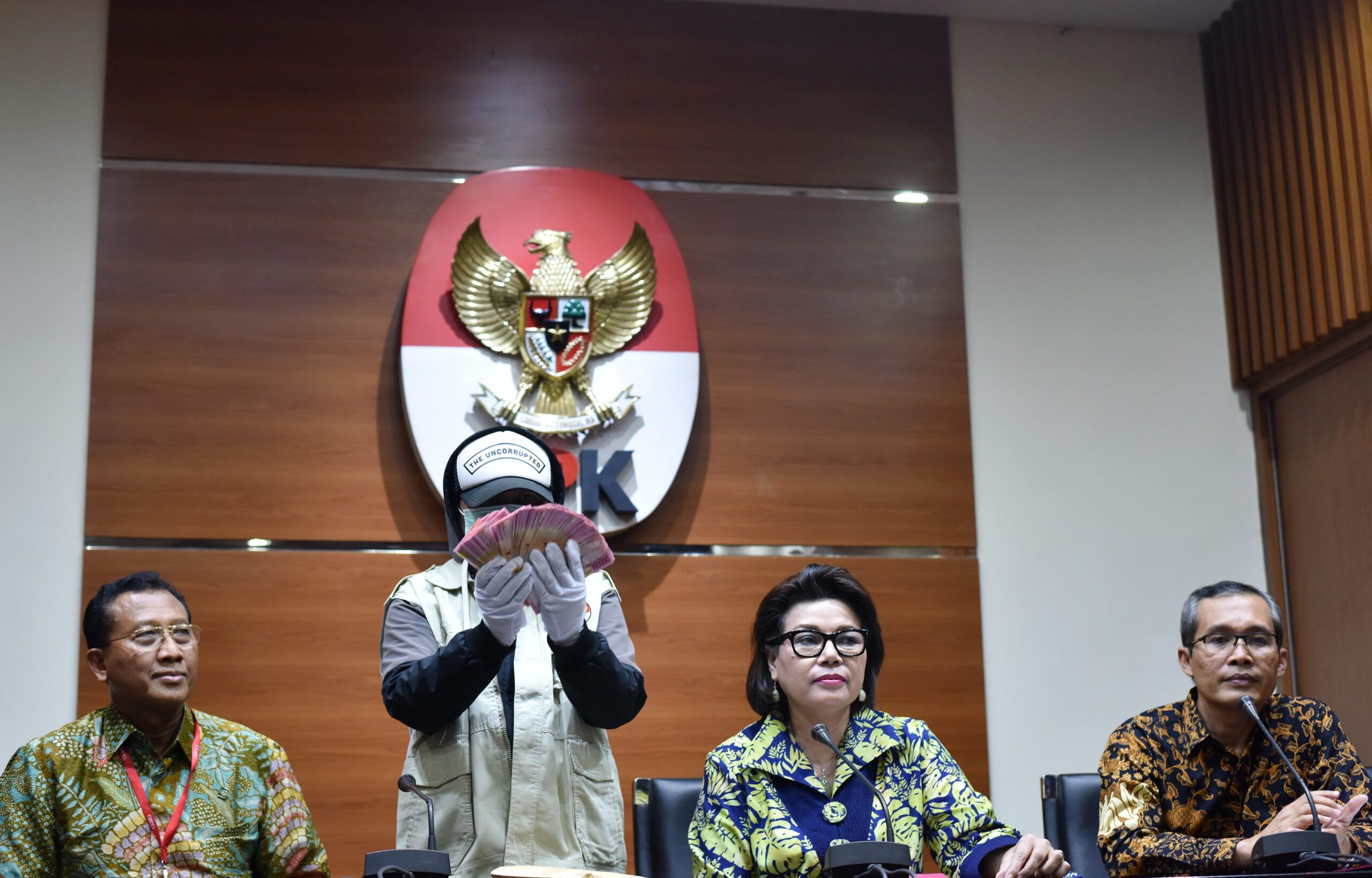 KPK tahan tiga tersangka kasus suap proyek Bengkulu