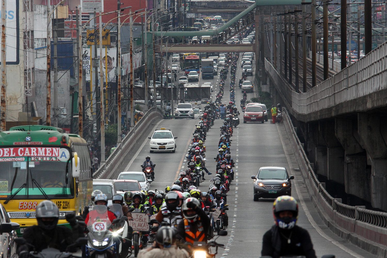 PROTEST. Thousands of Angkas riders protest against the LTFRB order shutting down the firm's operations. Photo by Darren Langit/Rappler  