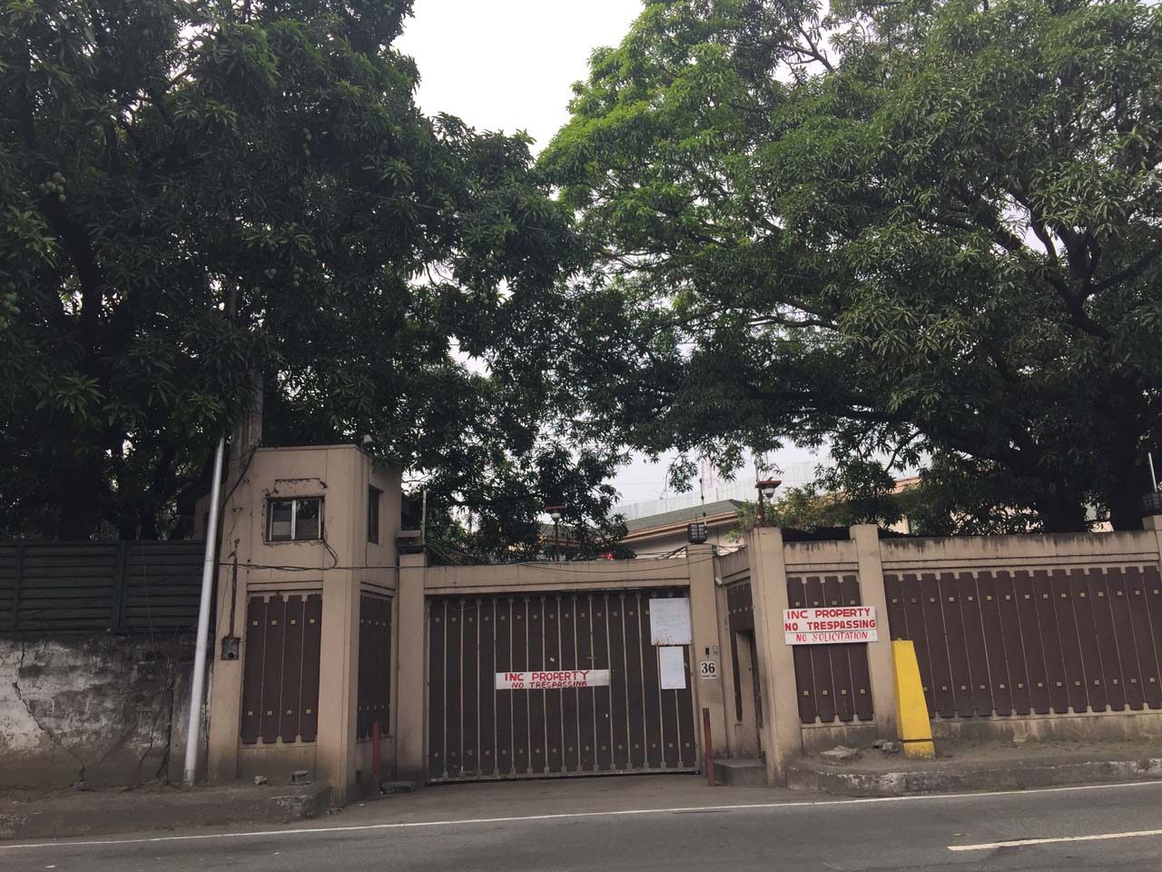 ‘Dapa, dapa, dapa!’ Cops drive Manalo siblings out of Iglesia compound