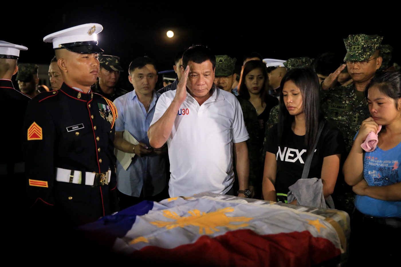 Duterte honors Marines killed in Marawi