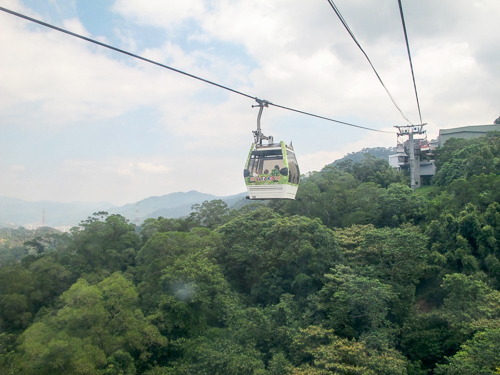 FLY THROUGH THE AIR. Experience riding the Maokong Gondola. Photo by Nikka Sarthou-Lainez 