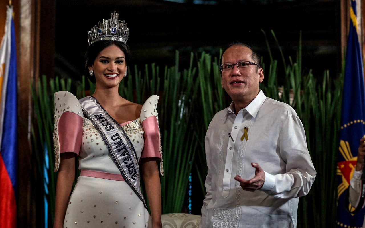 COURTESY CALL. Miss Universe 2015 Pia Wurtzbach pays a courtesy call on President Benigno Aquino III in Malacañang on January 26, 2016. Photo by Joseph Vidal/Malacanang Photo Bureau  
