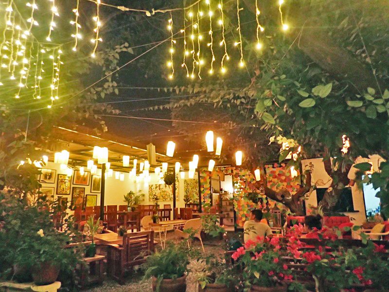 SPECIAL CAFÉ. Julyan’s Coffee Spot is a colorful garden art café in the San Narciso town. Photo by Rhea Claire Madarang 