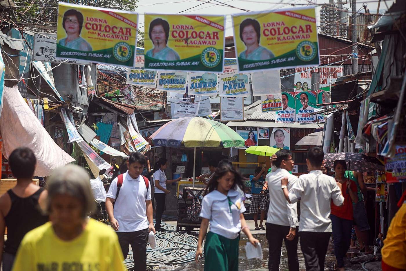 GAME ON. Attention-grabbing posters, informing or entertaining, legal or not, plaster every nook and crannies at the start of the campaign period. Photo by Darren Langit/Rappler 