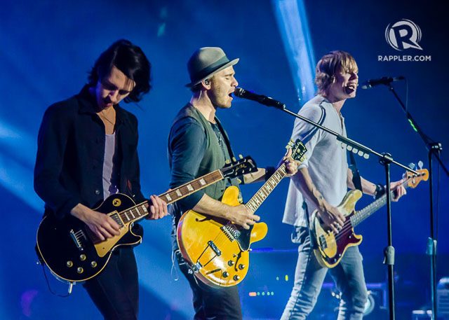 LIFEHOUSE. The band makes an emotional connection with the crowd at their Manila concert. iRocktography: See what music looks like... 