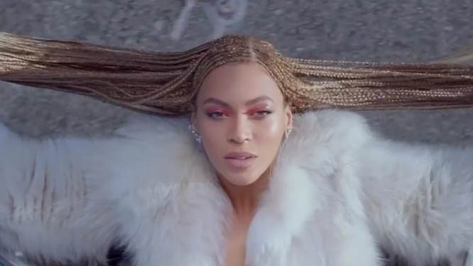 Beyonce set to top chart with ‘Lemonade’