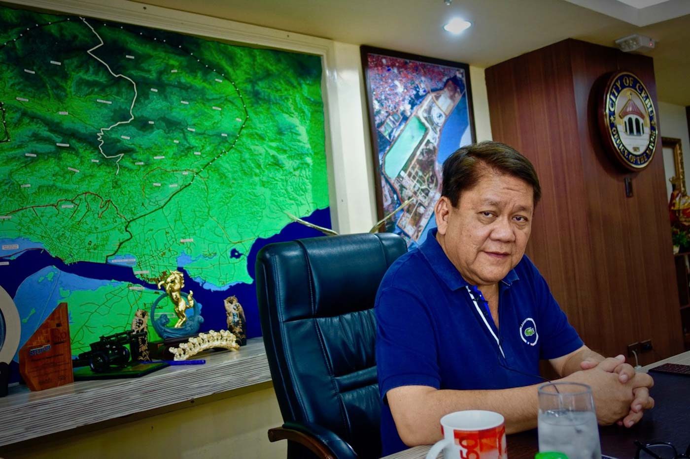 AT ‘HOME.’ Tommy Osmeña finds comfort in his 8th floor office at city hall, with the map of Cebu behind him, and a window that gives him a glimpse of the city. Photo by Rambo Talabong/Rappler