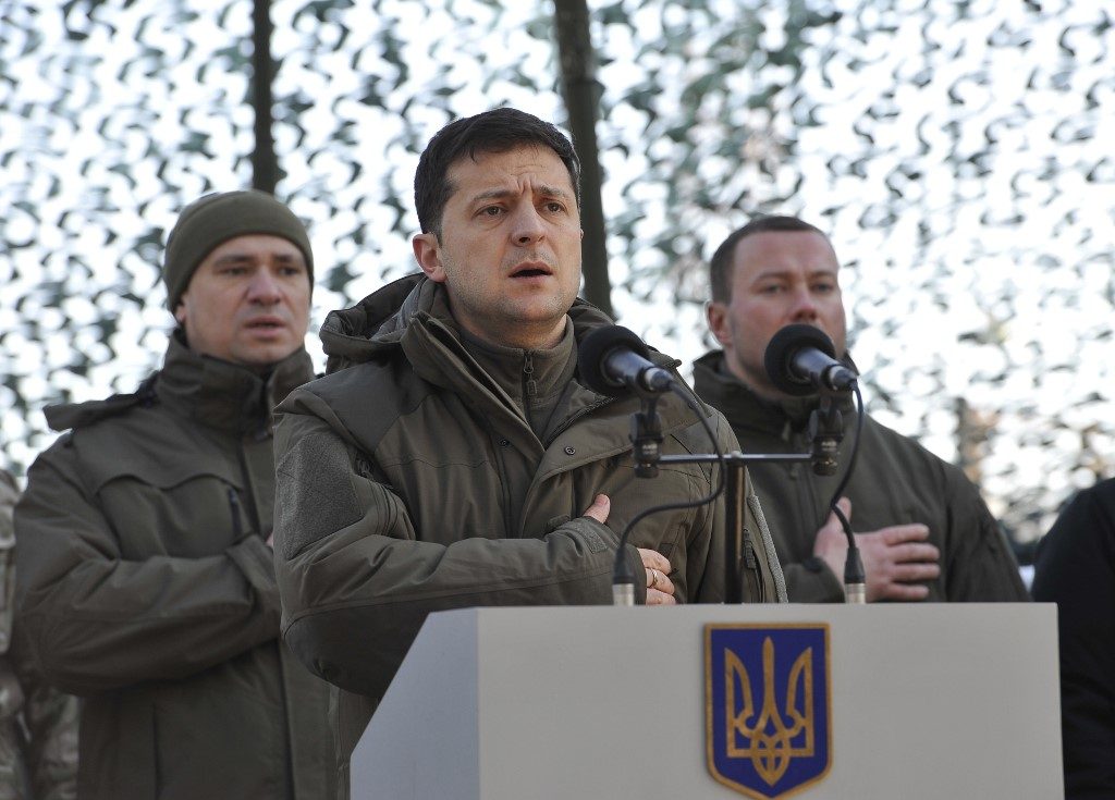 Ukraine president meets frontline troops ahead of Putin talks