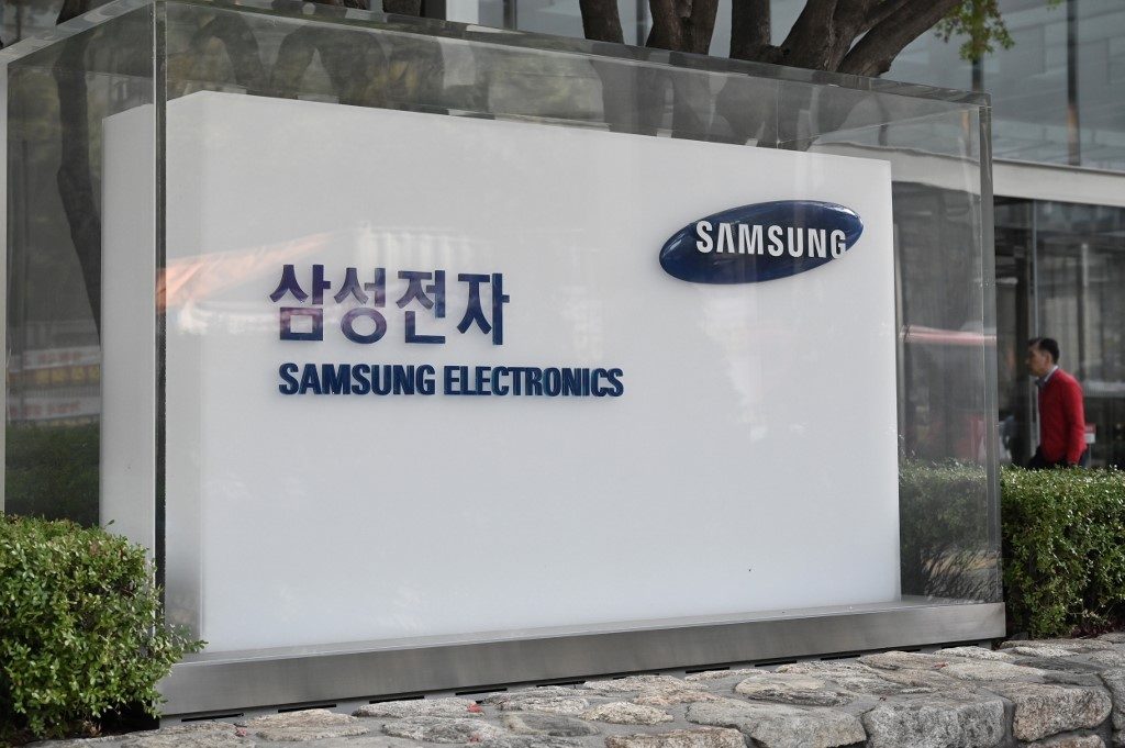 Samsung Electronics flags one-third drop in Q4 operating profit
