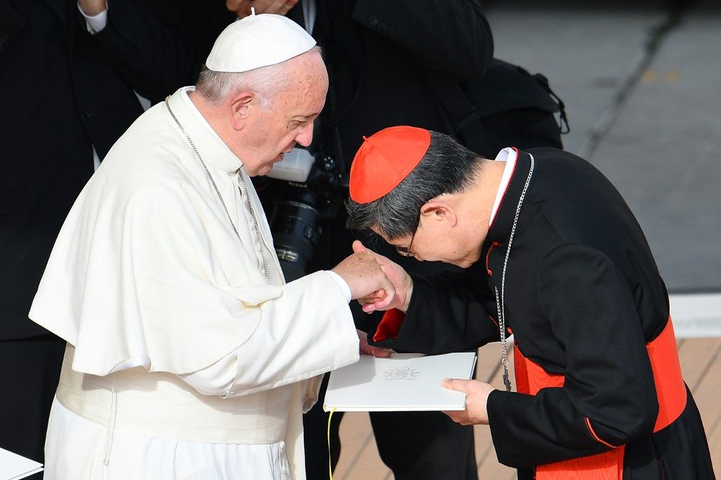 CARDINAL TAGLE. Pope Francis (L) greets cardinal Luis Antonio Tagle of the Philippines after the celebration of a mass marking the end of the Jubilee of Mercy, on November 20, 2016 in Vatican. File photo by Vincenzo Pinto/AFP  