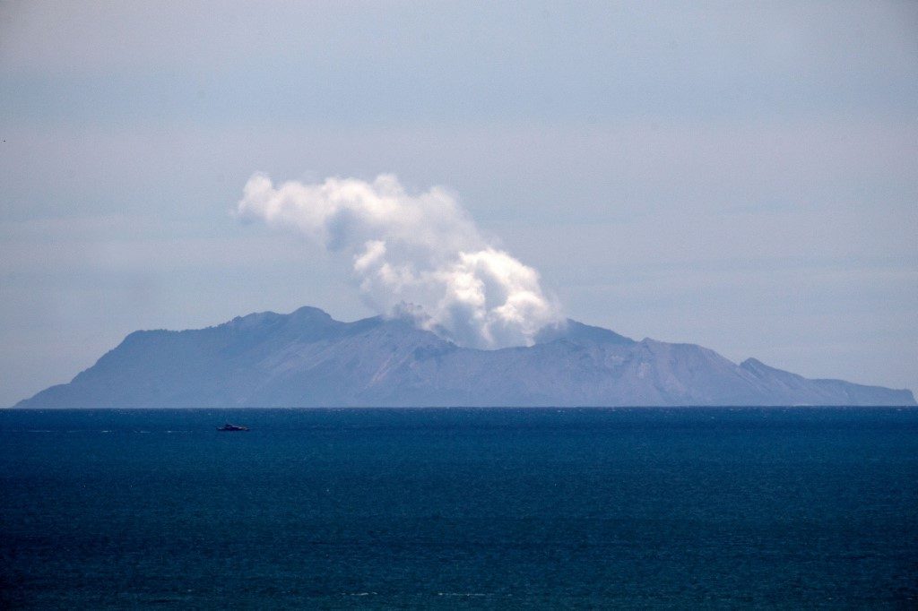 Eruption fears halt plans to get bodies off New Zealand volcano