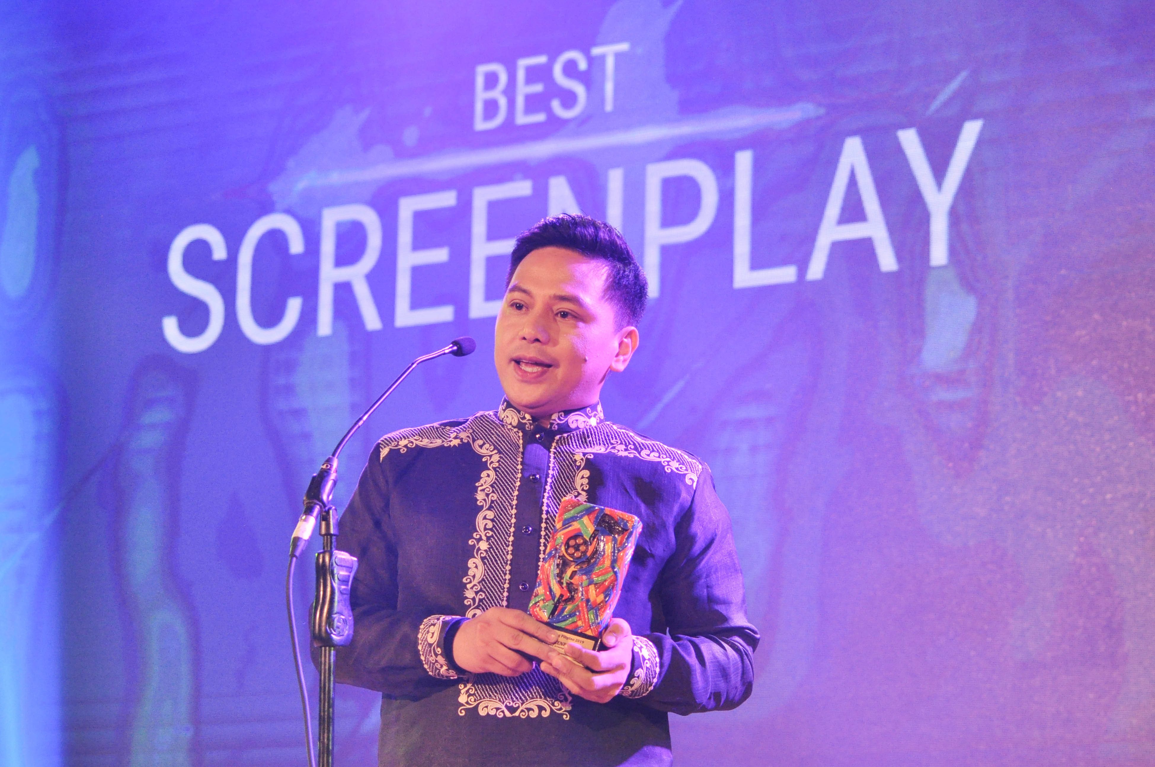 Eduardo Roy Jr. gives his message after 'Lola Igna' wins the Best Film. 