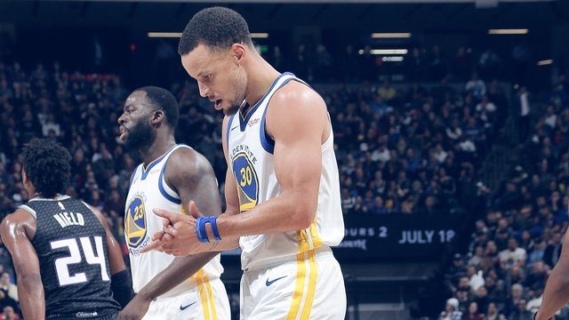 Curry heats up for 42 as Warriors hold off Kings