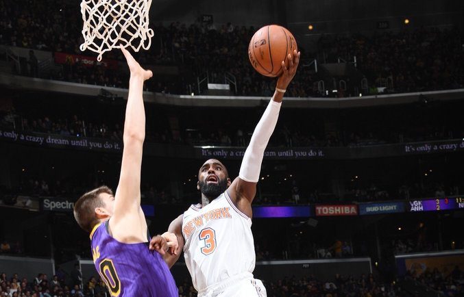 Knicks snap 8-game skid against depleted Lakers