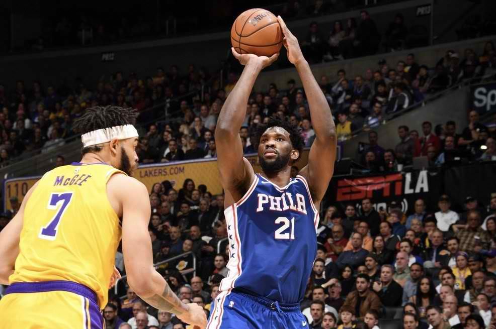 Embiid returns after scary fall as Sixers trip Lakers