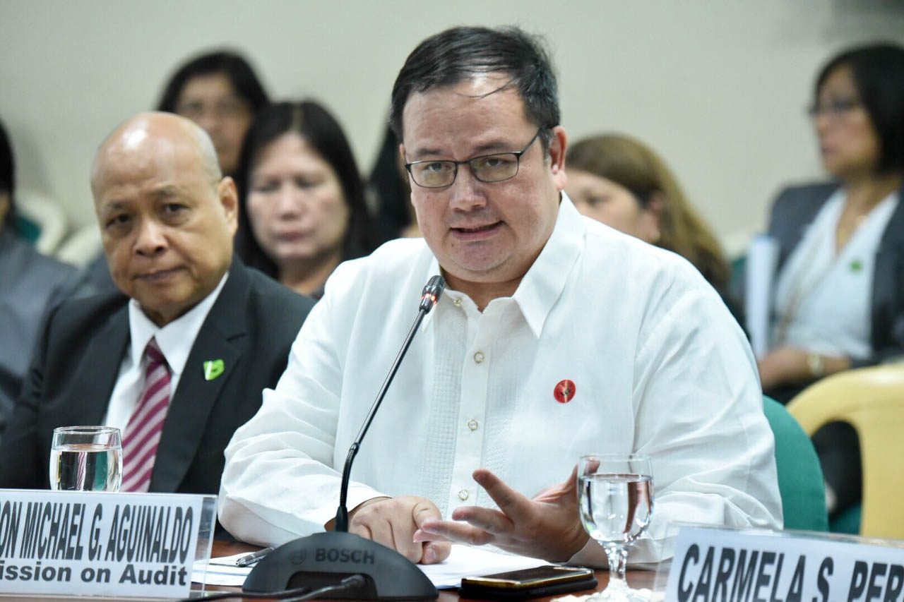 COA BUDGET. Commission on Audit Chairman Michael Aguinaldo answers questions from the panel during the Senate hearing on COA's proposed 2020 budget on September 18, 2019. Photo by Angie de Silva/Rappler  