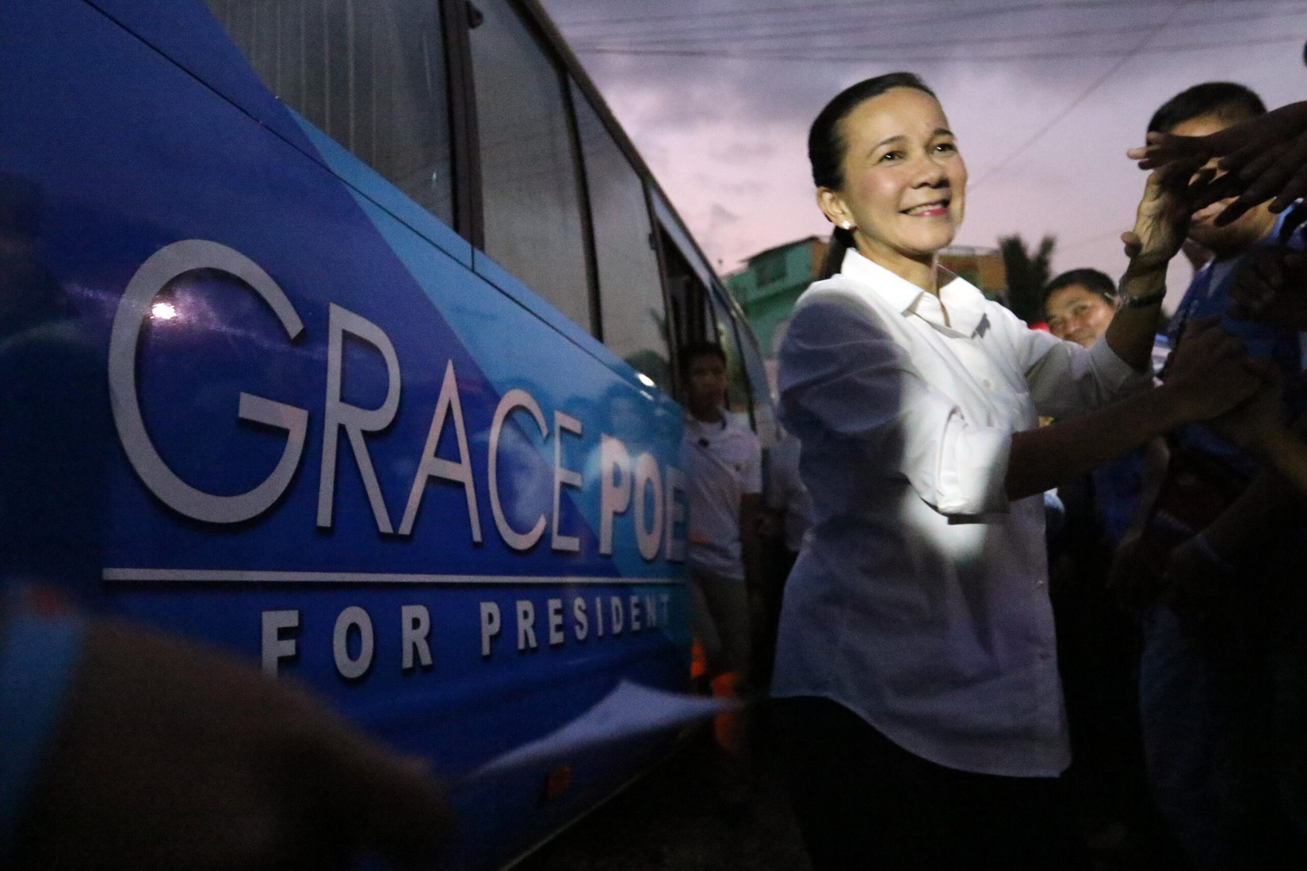 Poe overtakes Binay in SWS poll; Robredo gains most