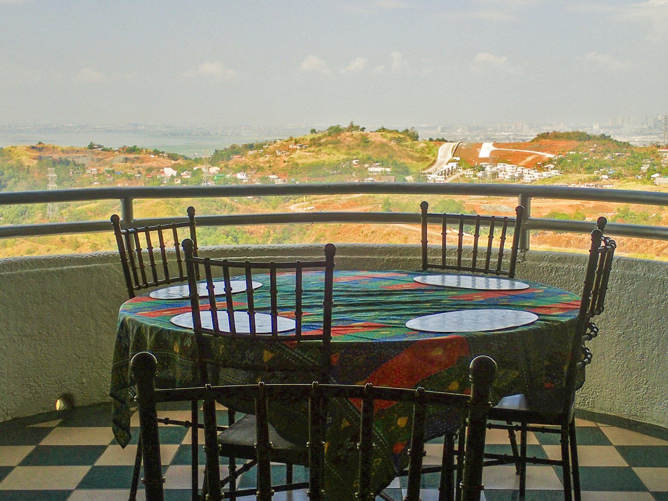 MOUNTAINSIDE DINING. Enjoy your food while taking in the view.  