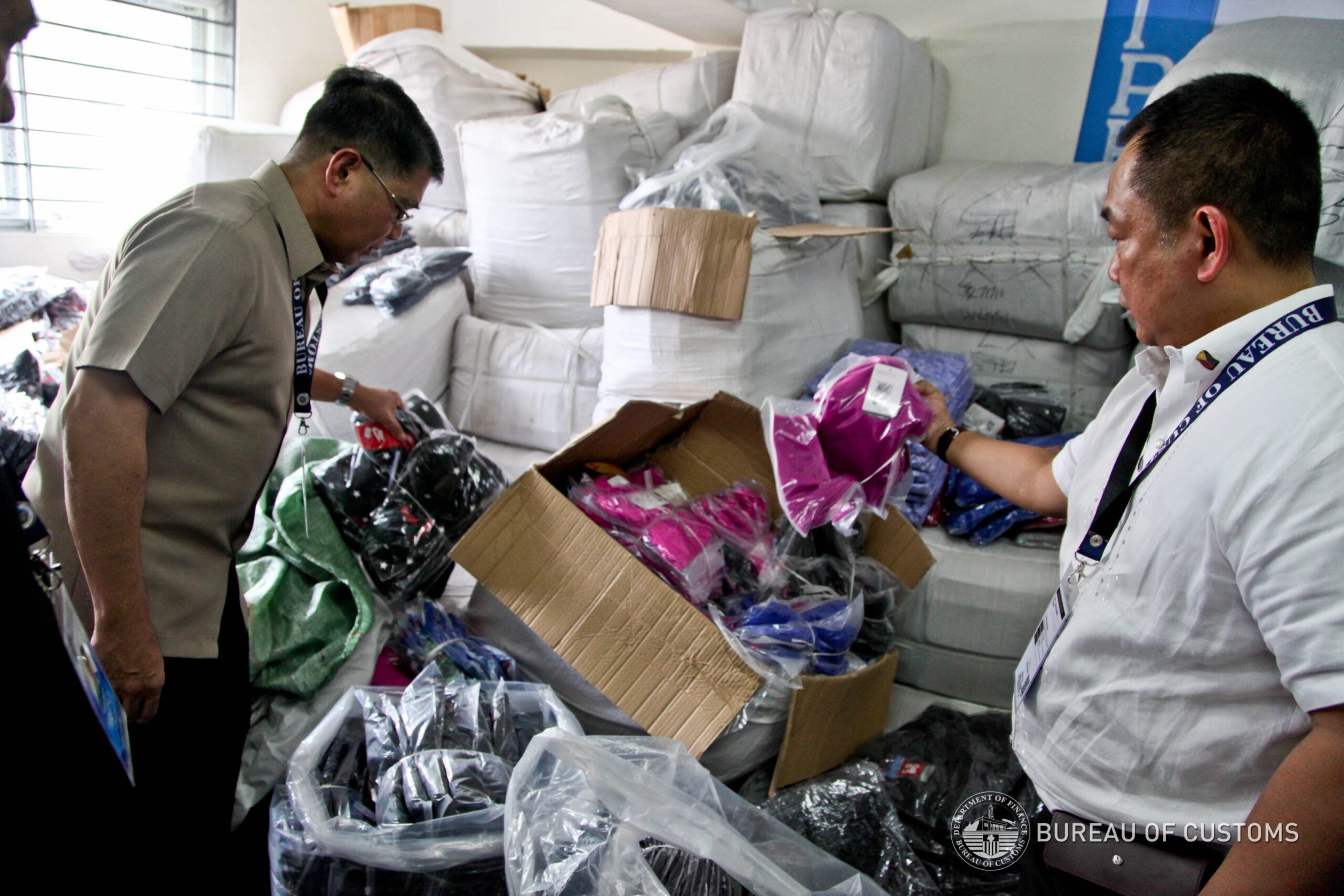 Customs raids warehouses in Binondo, Parañaque, confiscates P850M fake goods