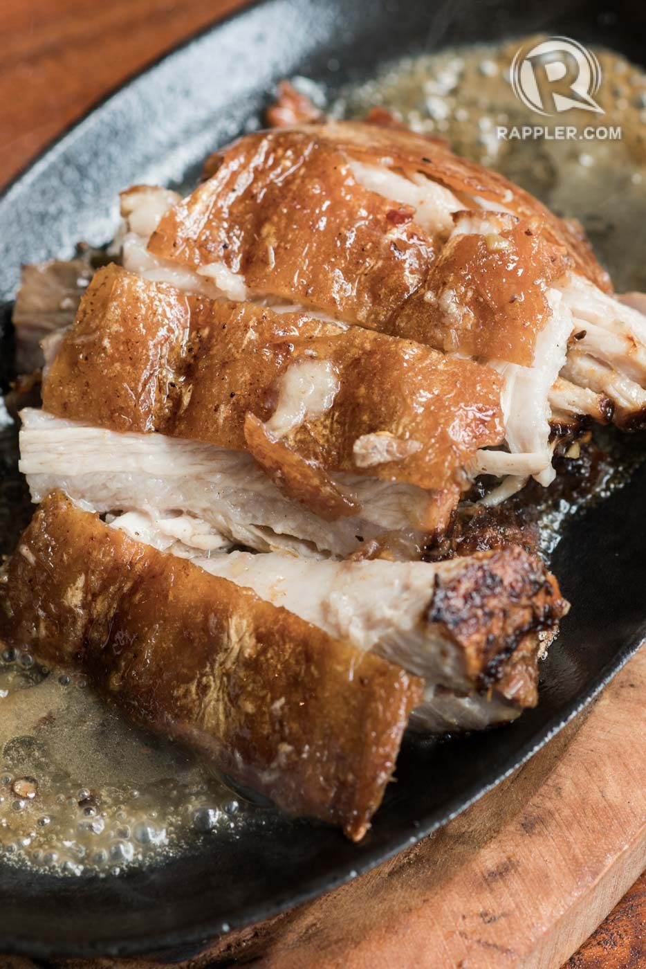 LECHON. File photo shows sizzling lechon from Zubuchon in Makati. Photo by Martin San Diego/Rappler 