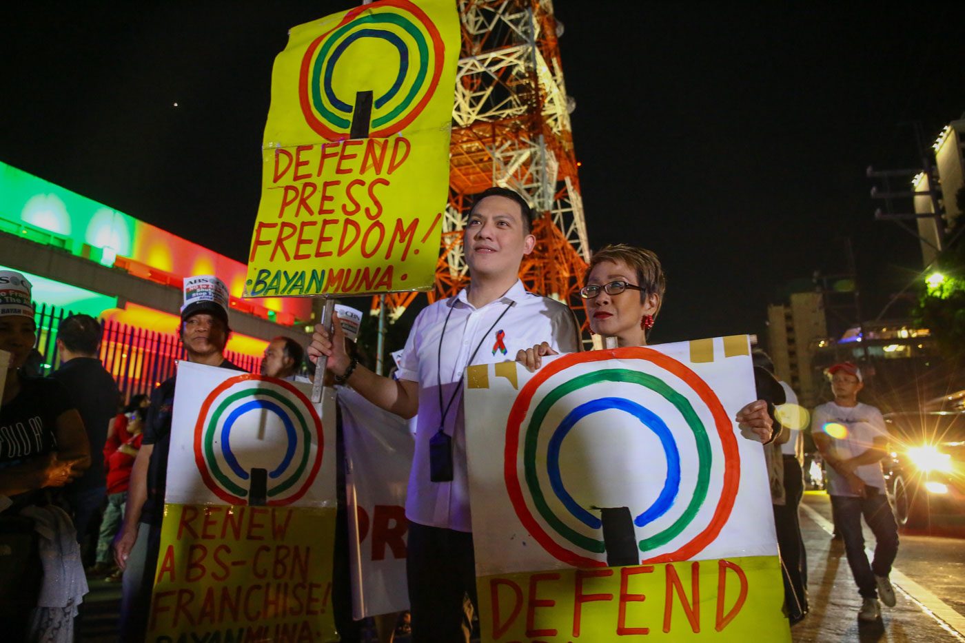 OPERATE. ABS-CBN artists, radio, and TV reporters participate the 10th week of Friday protests calling for its continued operations.  File photo by Jire Carreon/Rappler 