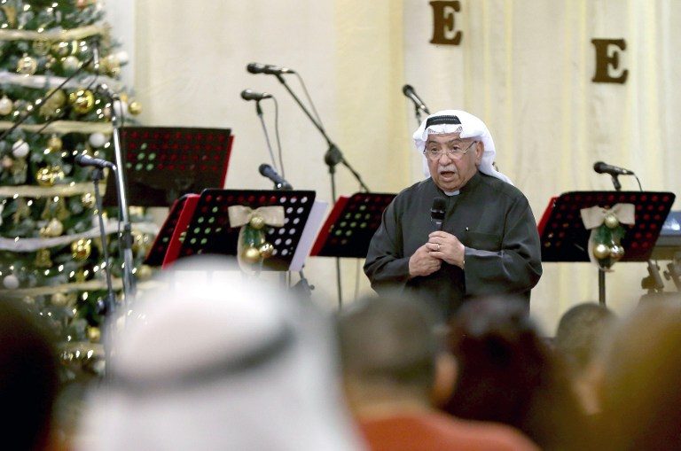 KUWAIT. Ketua National Evangelical Church Kuwait sekaligus Pastur Kuwait Presbyterian Church, Emmanuel Gharib, memimpin misa Natal di Kuwait City, 24 Desember. Foto oleh Yasser Al-Zayyat/AFP 