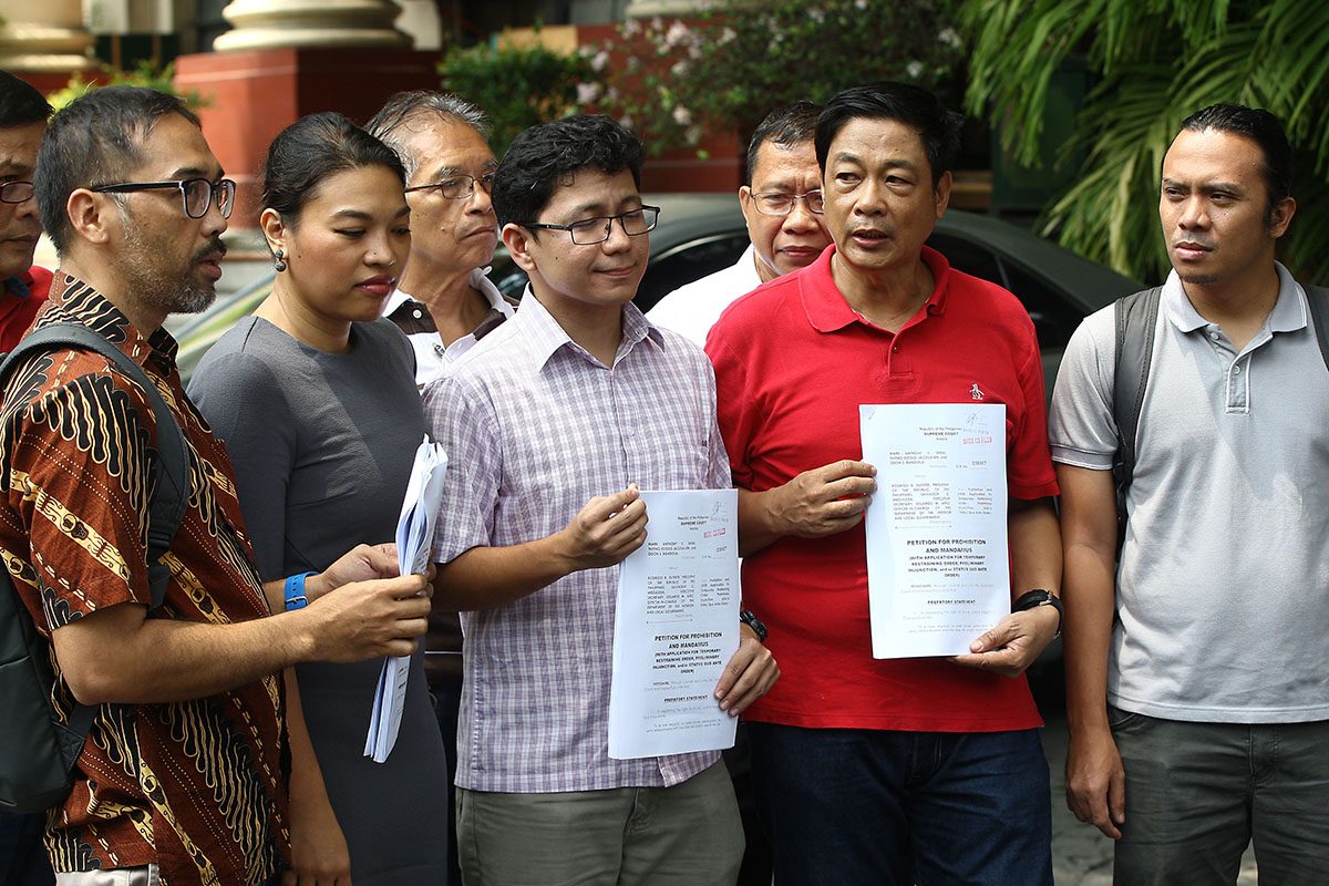 Boracay workers file 1st petition vs closure at Supreme Court