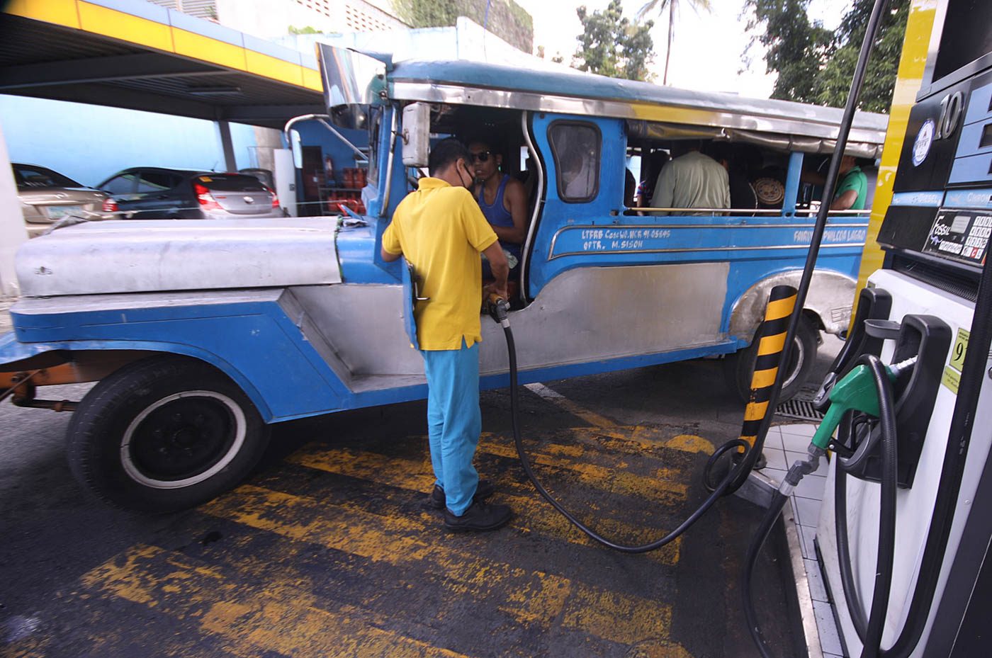 Oil price hike on January 8 not due to Train Law – DOE