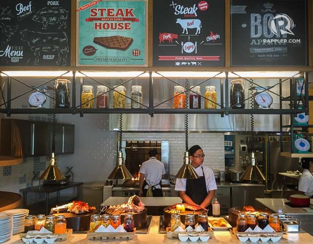 CARVING STATION. Aside from lechon, The Pantry also serves steak and ribs. Photo by Vernise L. Tantuco/Rappler.com 
