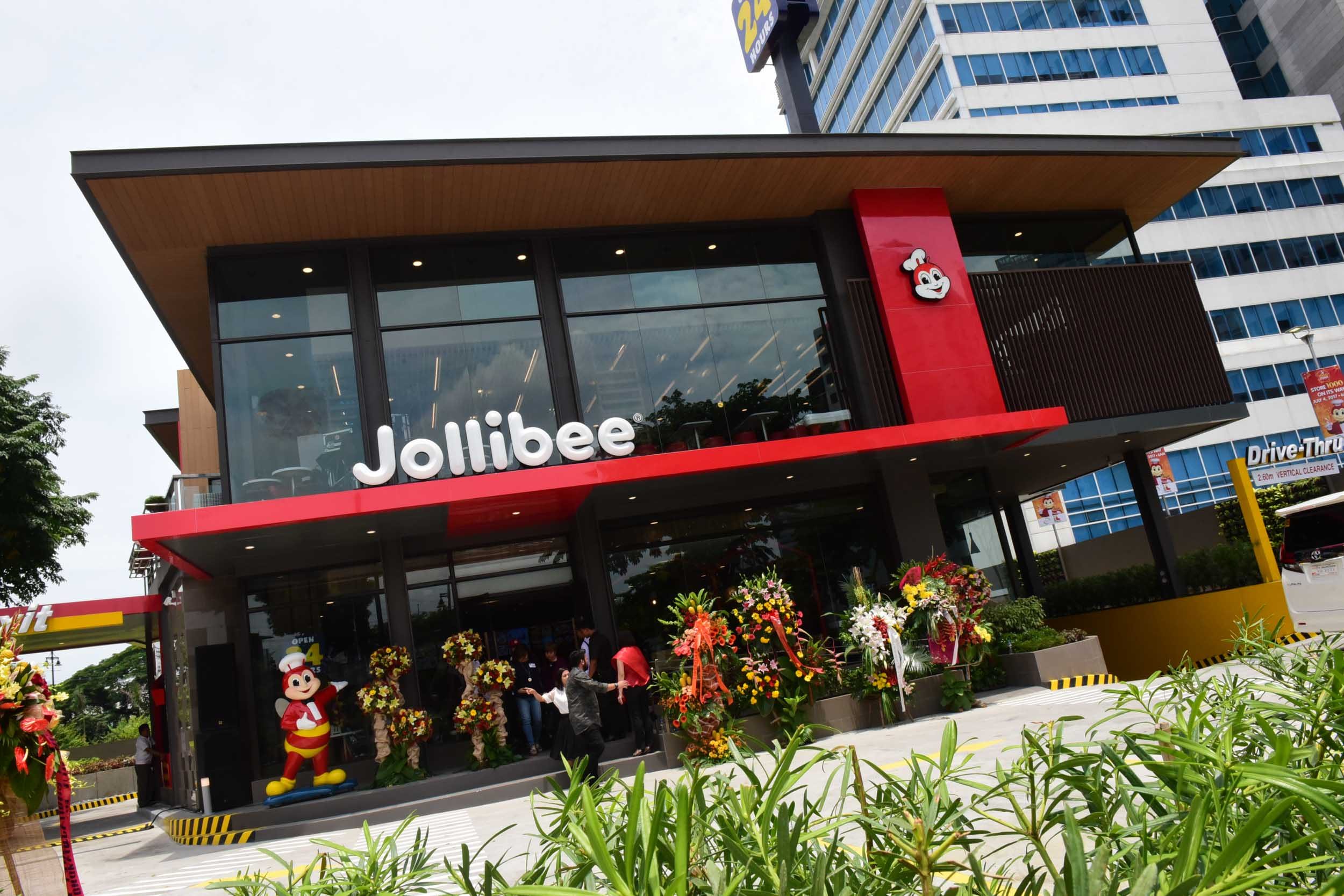 IN PHOTOS: Inside Jollibee’s 1,000th store