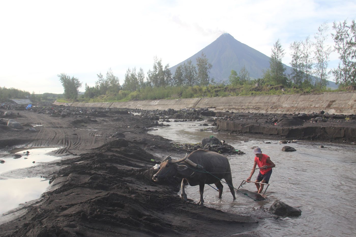 Albay board members ask NBI to probe Mayon volcano quarrying