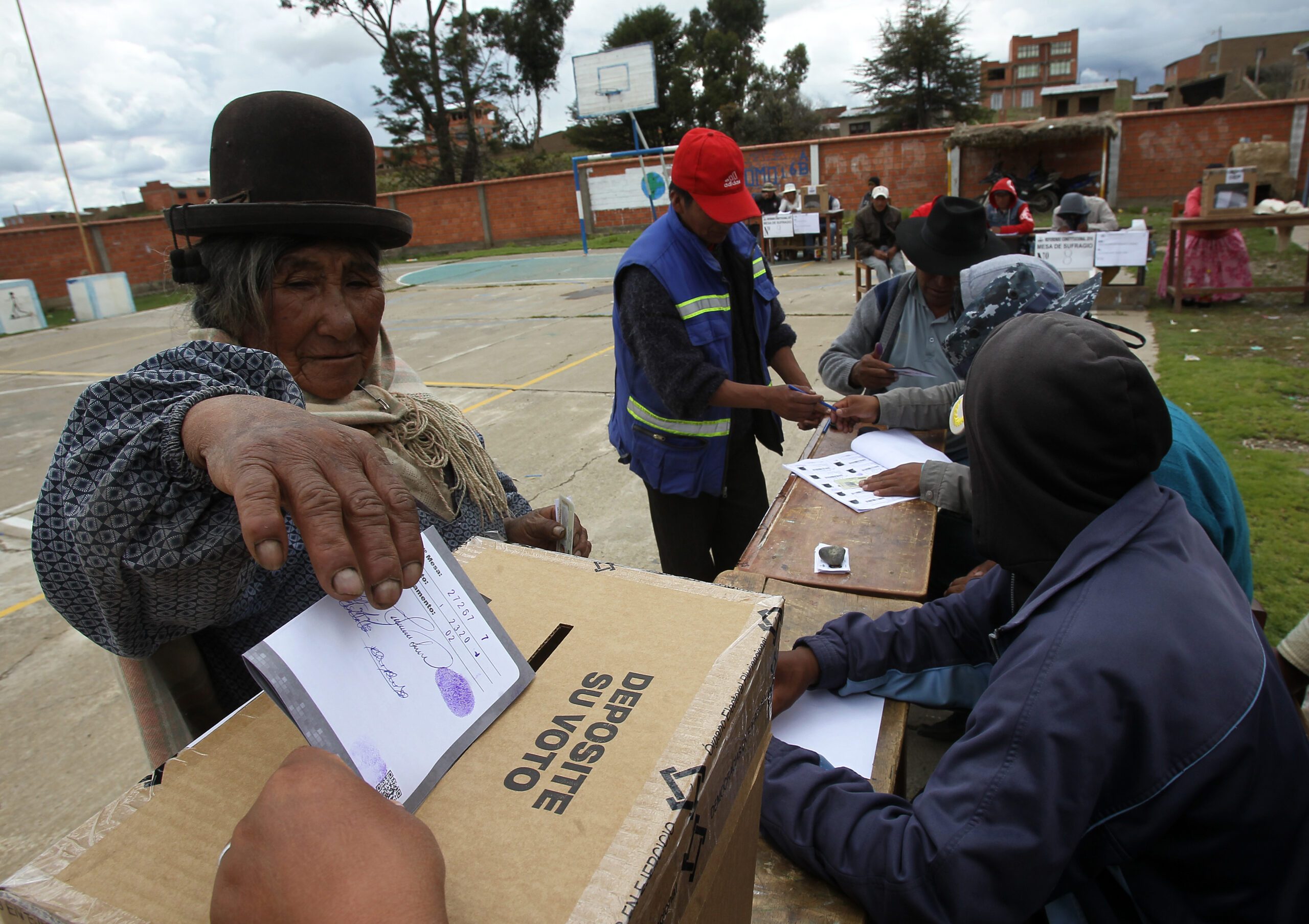 Bolivia referendum: Morales loses 4th term bid