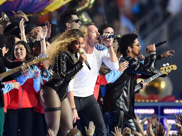 CELEBRATION. Bruno Mars (R), Chris Martin (C) and Beyoncé (L) perform during the halftime show of the NFL's Super Bowl 50 between the AFC Champion Denver Broncos and the NFC Champion Carolina Panthers at Levi's Stadium in Santa Clara, California, USA February 7, 2016. Larry W. Smith/EPA 