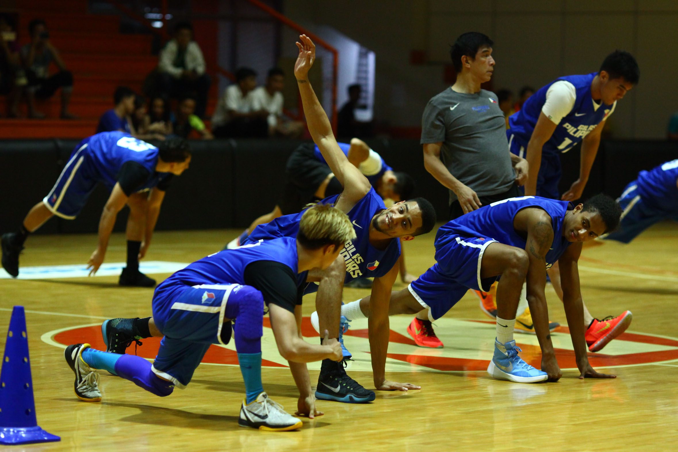 LIGHT WORKOUT. As it's the first practice session, the pool executes only light workouts. Photo by Josh Albelda/ Rappler 