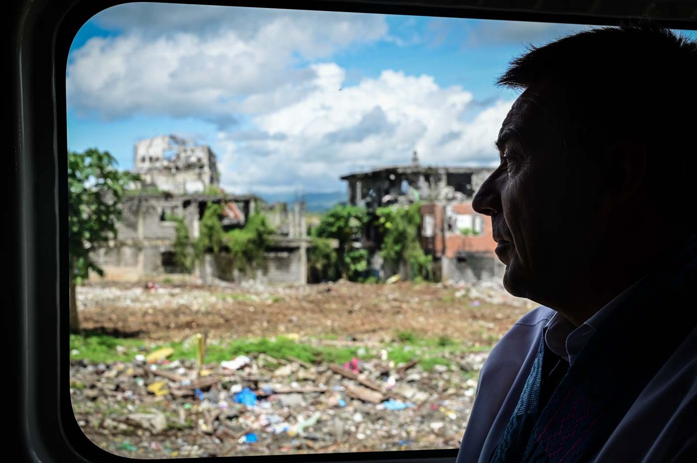 TOUR. Maurer tours around the city and sees the the devastation in the most affected area (MAA) of Marawi City, Lanao Del Sur. Photo by Alecs Ongcal/ICRC  
