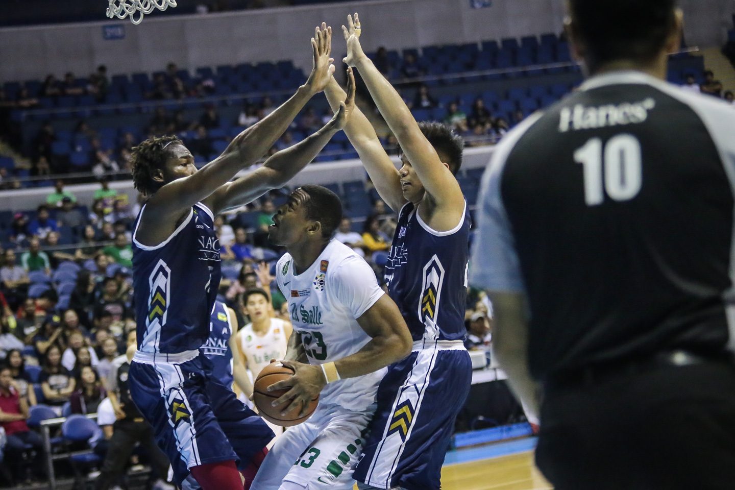 Green Archers send Bulldogs to brink of elimination