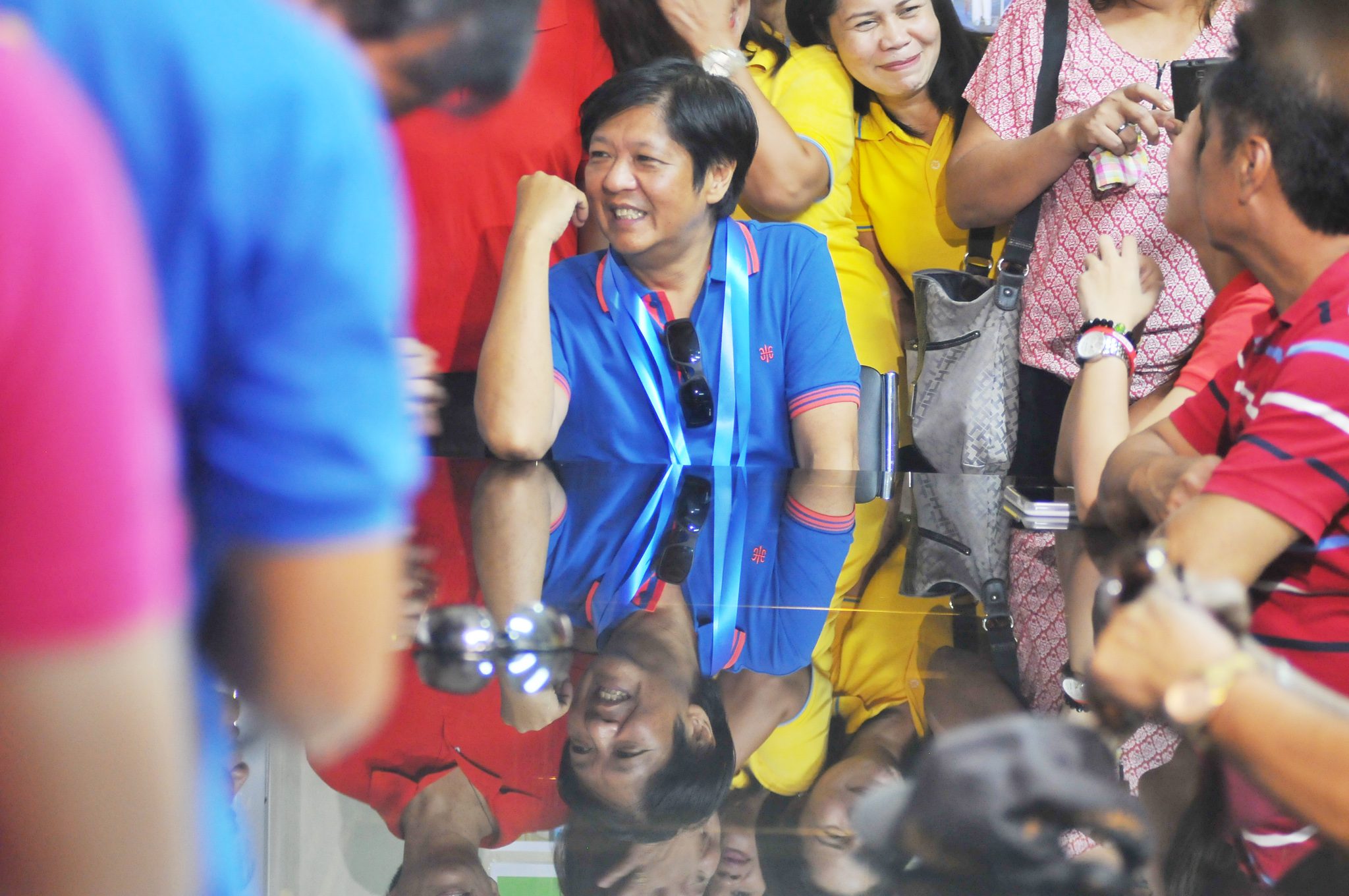 Bongbong Marcos courts local execs in Aquino bailiwick