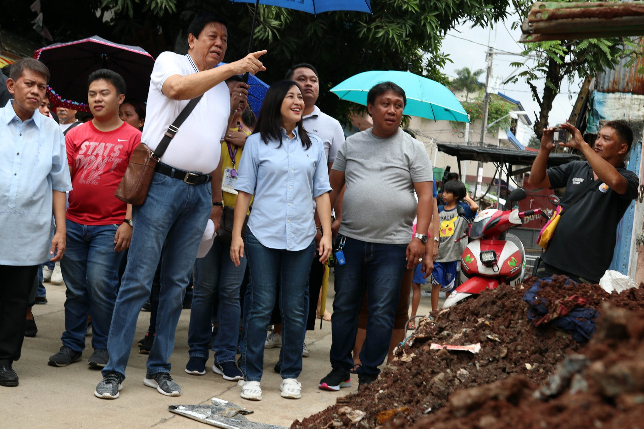 SETTING THE STANDARD. Belmonte visits Barangay Holy Spirit, where they conducted self-demolishment in line with the road clearing directive. She thanked residents and lauded the barangay captain. Photo from Joy Belmonte's Facebook 