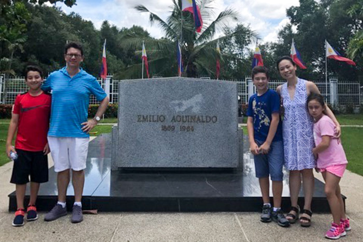 PROUD TO BE PINOY. Geraldine Acuña-Sunshine and her husband Gabe with their kids. Contributed photo 