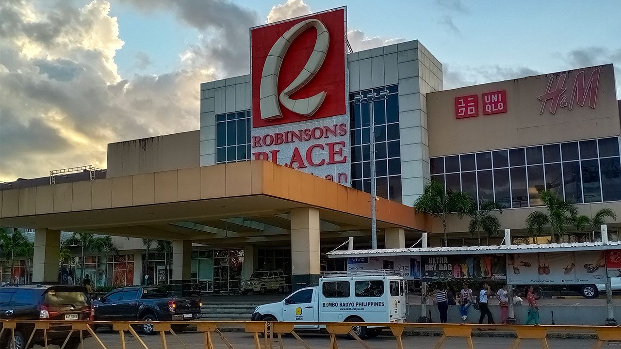 Bleak Christmas for workers displaced by fire in Robinsons Place Tacloban