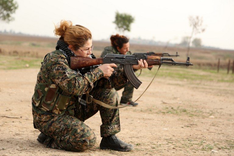 Female fighters take on Islamic State in Syria