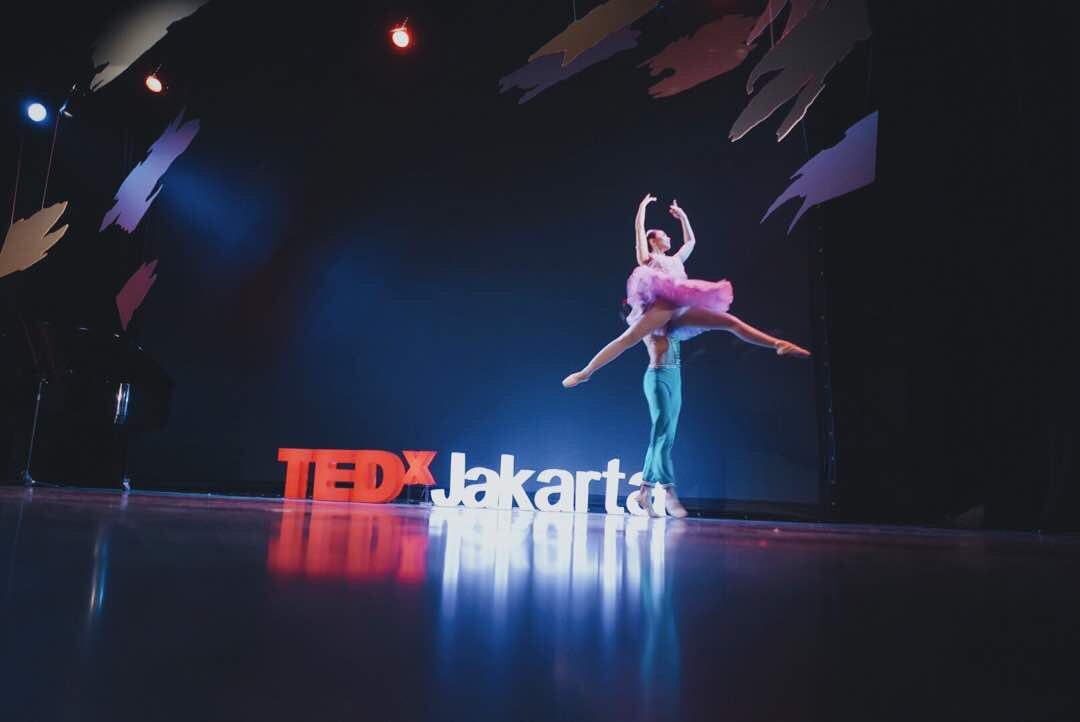 BALET. Anindya Krisna butuh waktu lama untuk jadi penari balet profesional. Foto dari Twitter/@TEDxJakarta
 