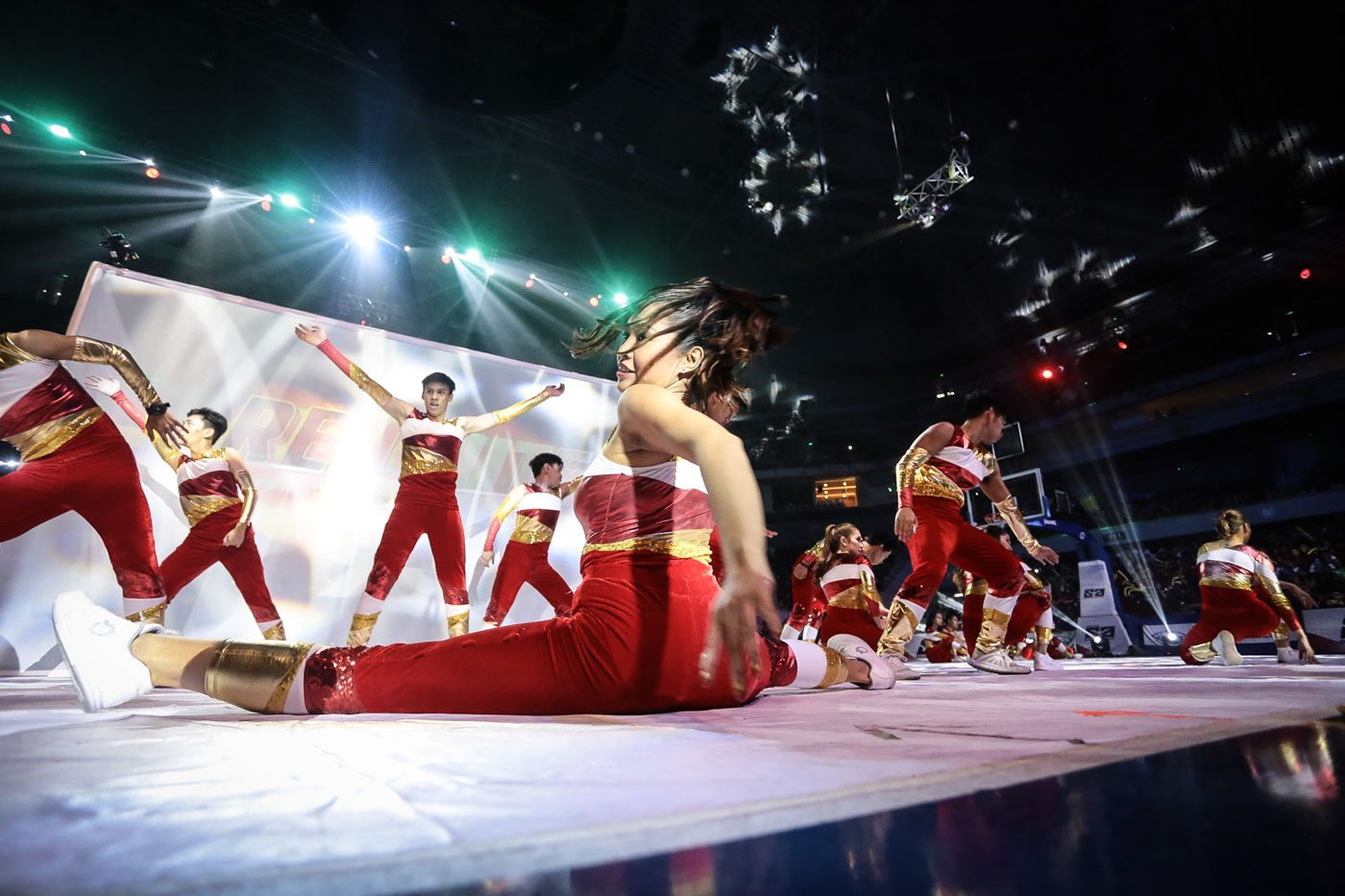 MOVE. Dancers perform to set the mood in the Mall of Asia Arena. Photo by Josh Albelda/Rappler  
