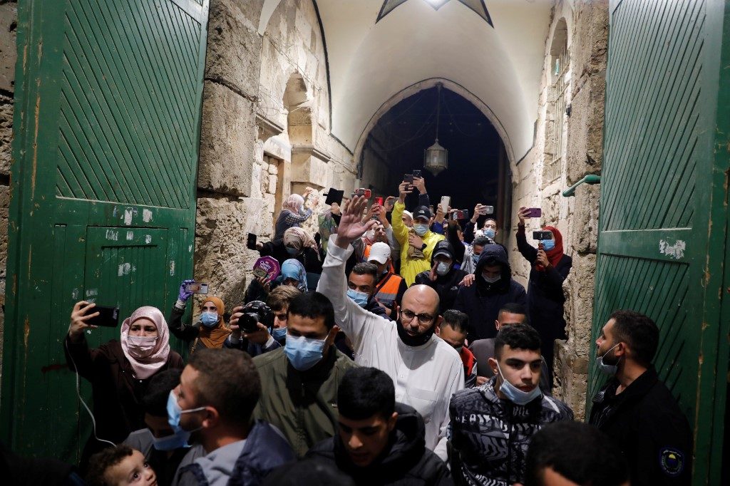 Al-Aqsa mosque in Jerusalem reopens after 2 months