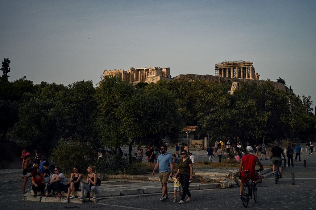 Acropolis in Athens reopens after virus shutdown