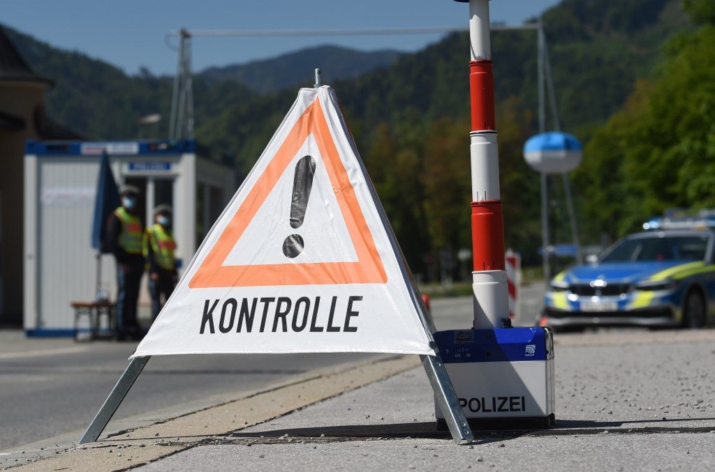 BORDER CONTROLS. German police officers work at the border crossing between Austria and Germany on May 7, 2020. Photo by Christof Stache/AFP 