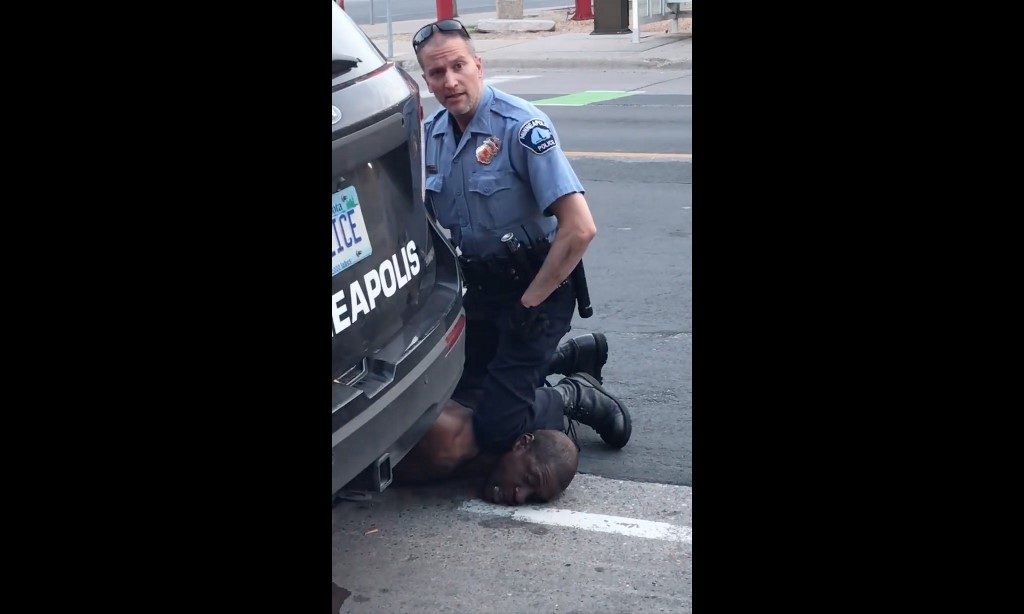 POLICE BRUTALITY. This still image taken from a May 25, 2020, video courtesy of Darnella Frazier via Facebook, shows a Minneapolis, Minnesota, police officer arresting George Floyd. Photo by Darnella Frazier/AFP 